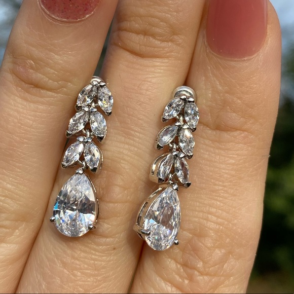 NEW 925 Silver Gorgeous Earrings - Picture 2 of 6